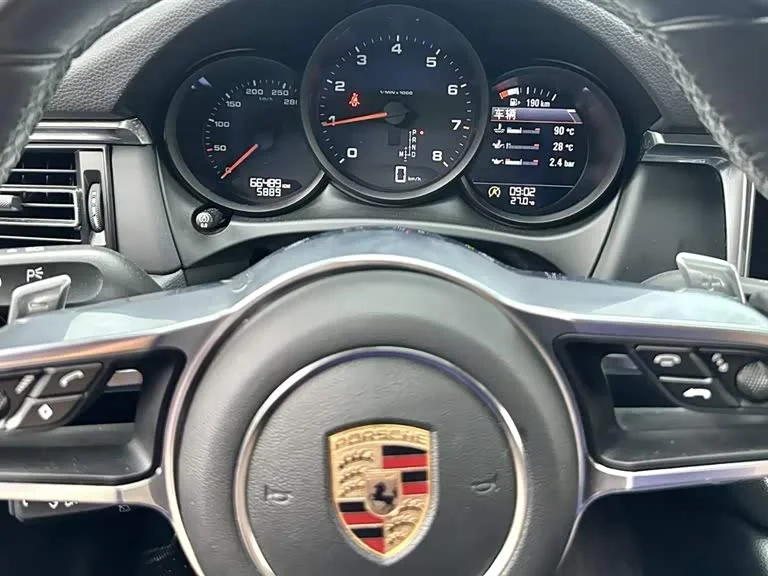 Porsche Macan — фото 11