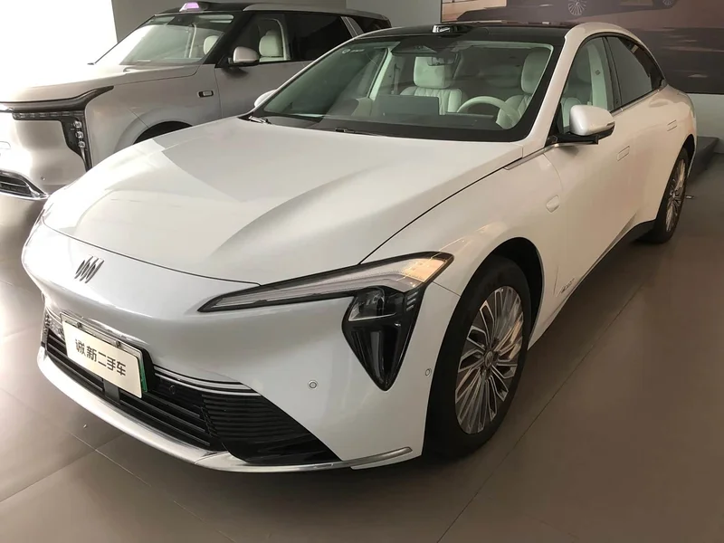 Buick ZhiJing L7 — фото 1