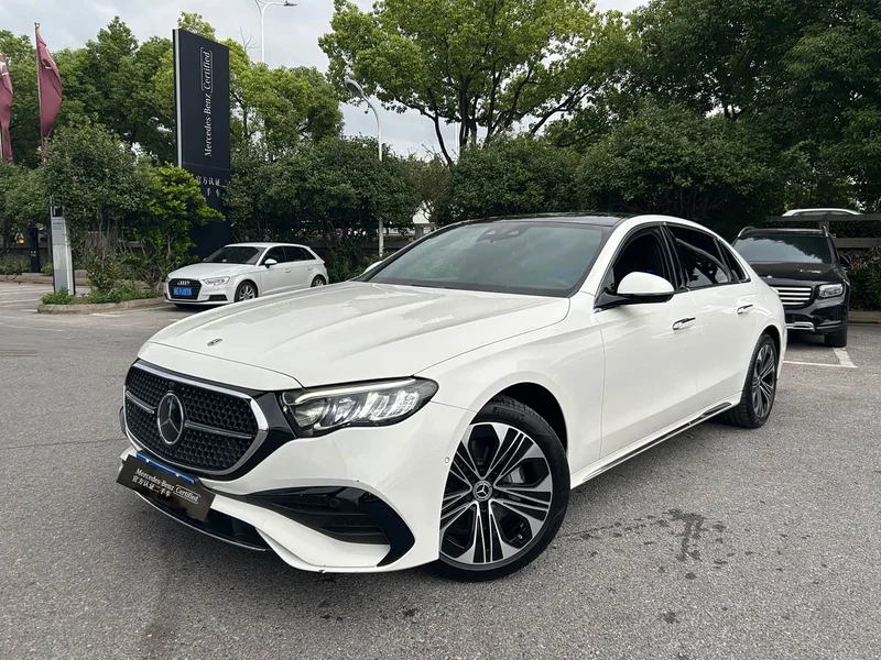 Mercedes-Benz E-Class — фото 1
