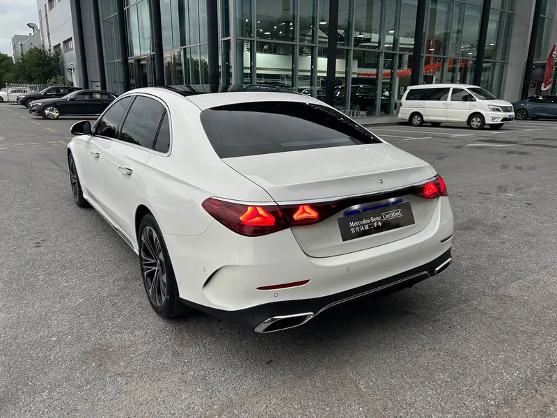 Mercedes-Benz E-Class — фото 15