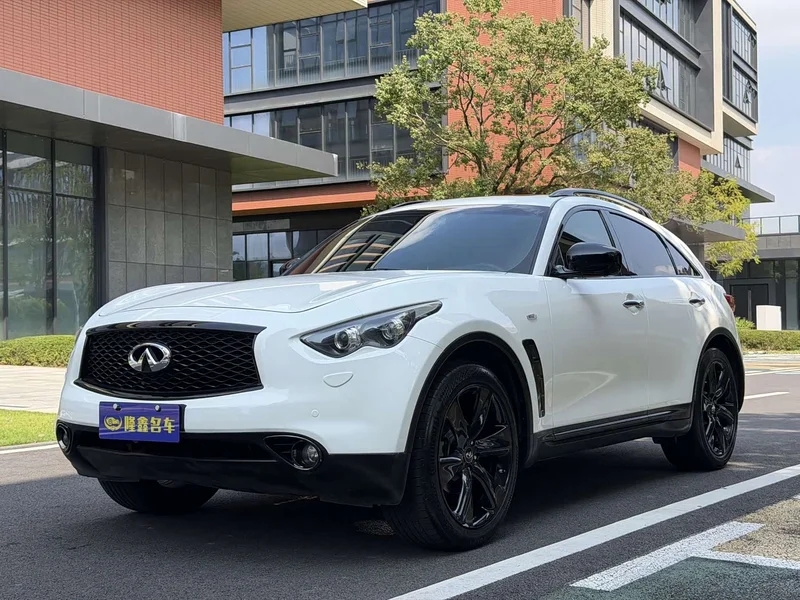 Infiniti QX70 — фото 1