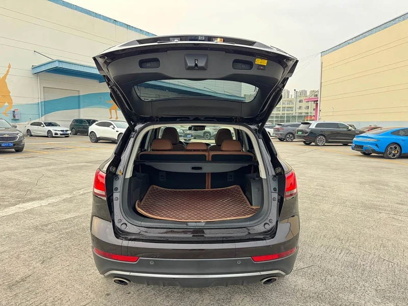 Borgward BX7 — фото 14
