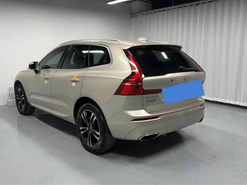 Volvo XC60 — фото 11