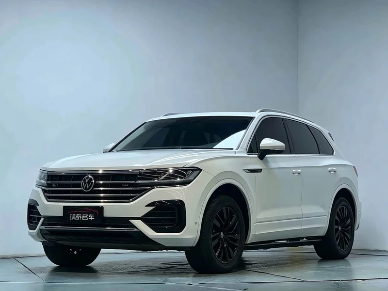 Volkswagen Touareg — фото 1