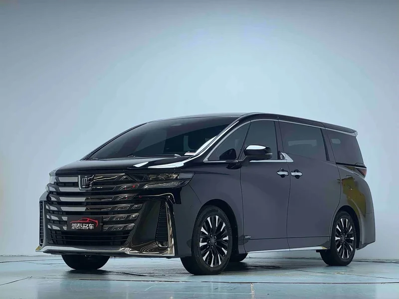 Toyota Vellfire — фото 1