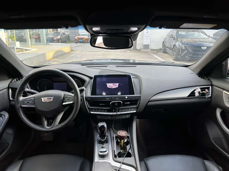 Cadillac CT5 — фото 7