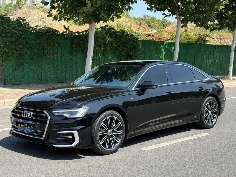 Audi A6L — фото 1