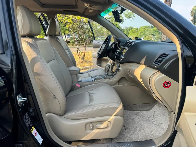 Toyota Highlander — фото 11