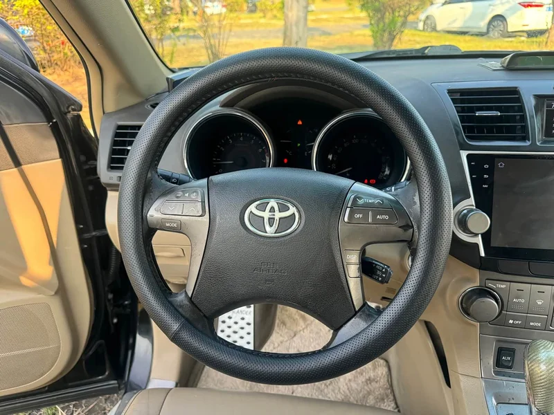 Toyota Highlander — фото 17