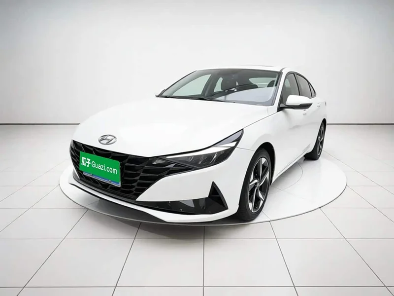 Hyundai Elantra — фото 1
