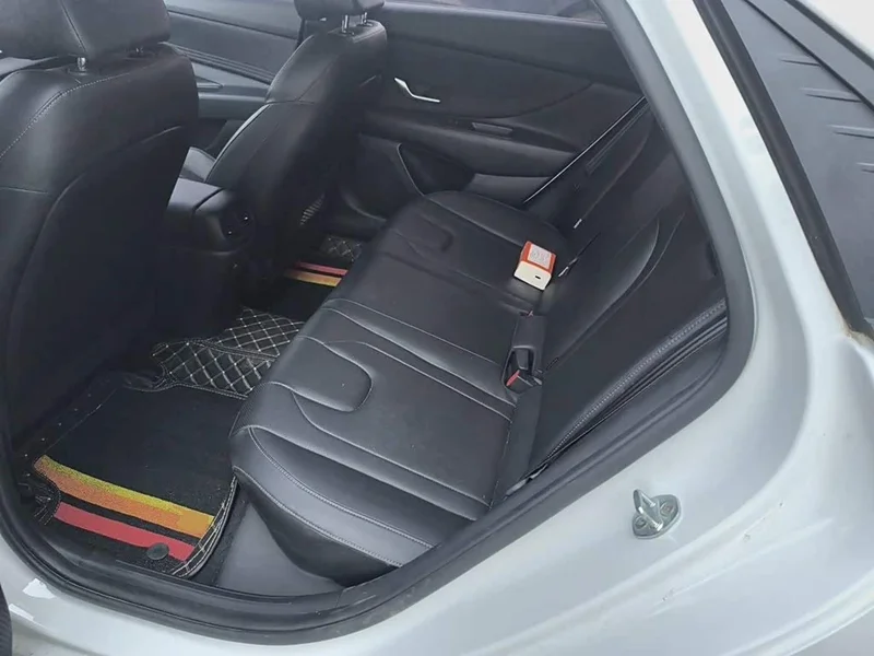 Hyundai Elantra — фото 18