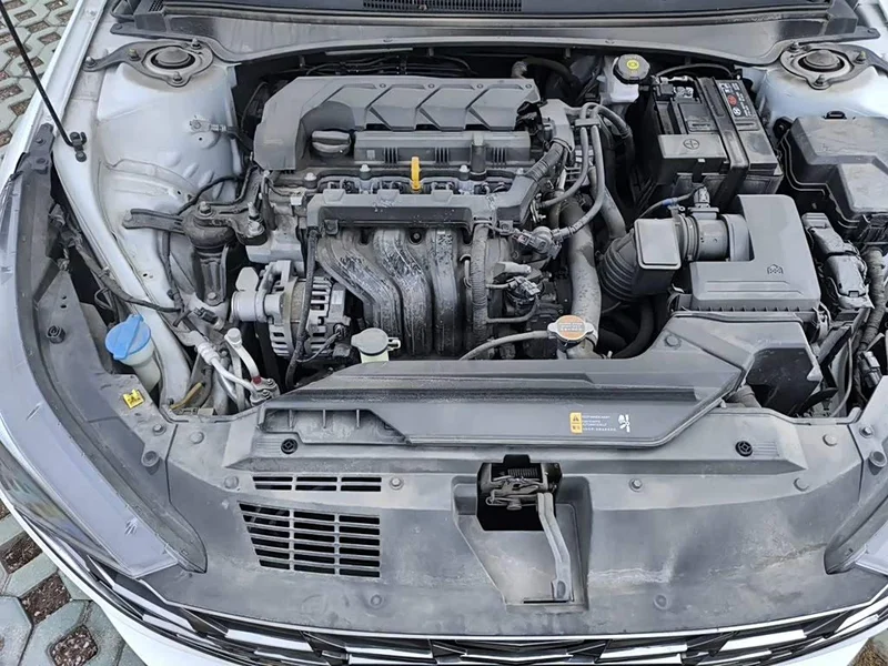 Hyundai Elantra — фото 21