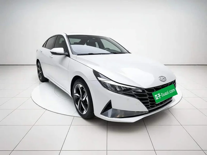 Hyundai Elantra — фото 3