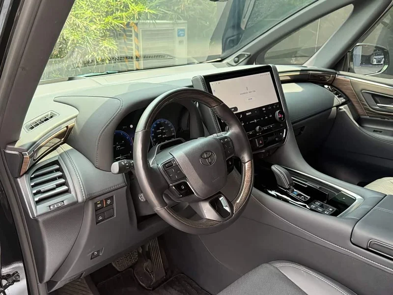 Toyota Alphard — фото 3