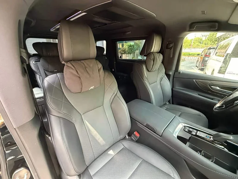 Toyota Alphard — фото 9