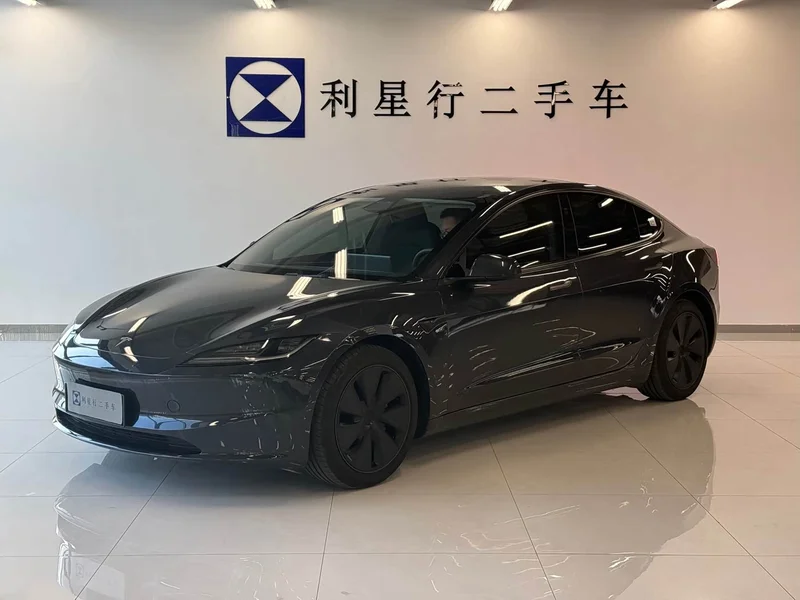 Tesla Model 3 — фото 1