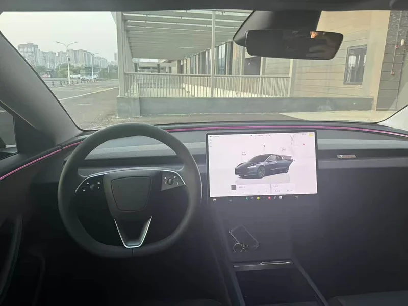 Tesla Model 3 — фото 11