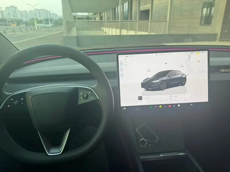Tesla Model 3 — фото 12