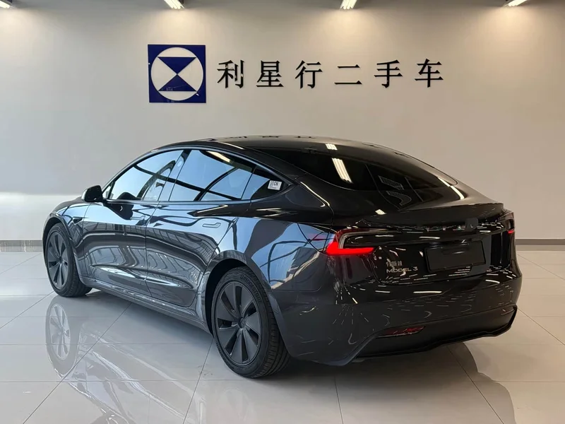 Tesla Model 3 — фото 16