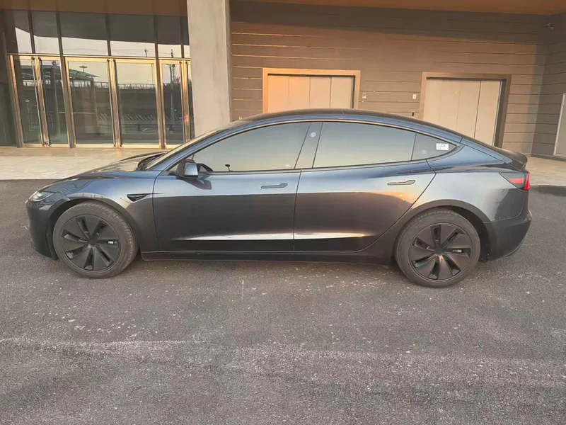 Tesla Model 3 — фото 7