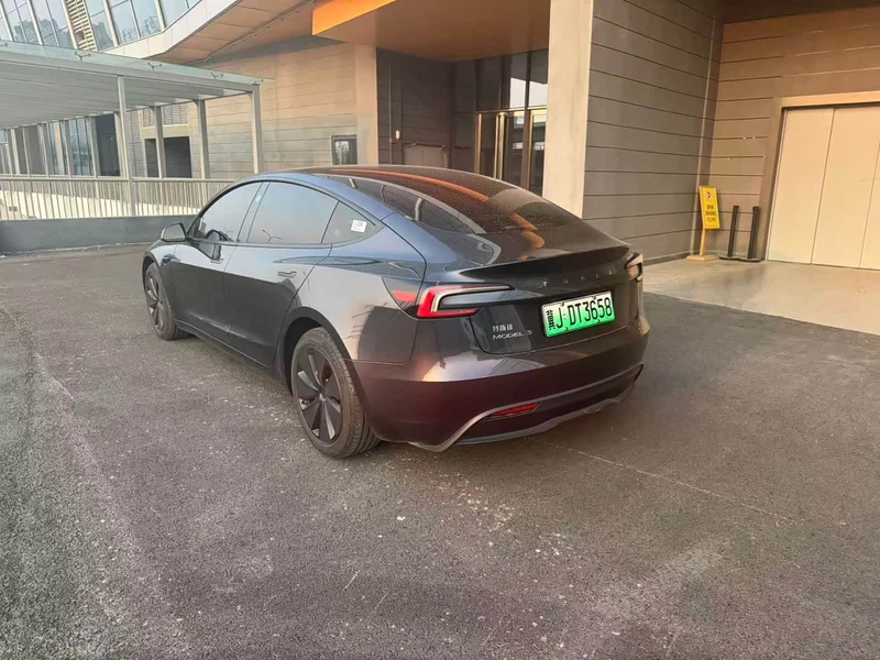 Tesla Model 3 — фото 8
