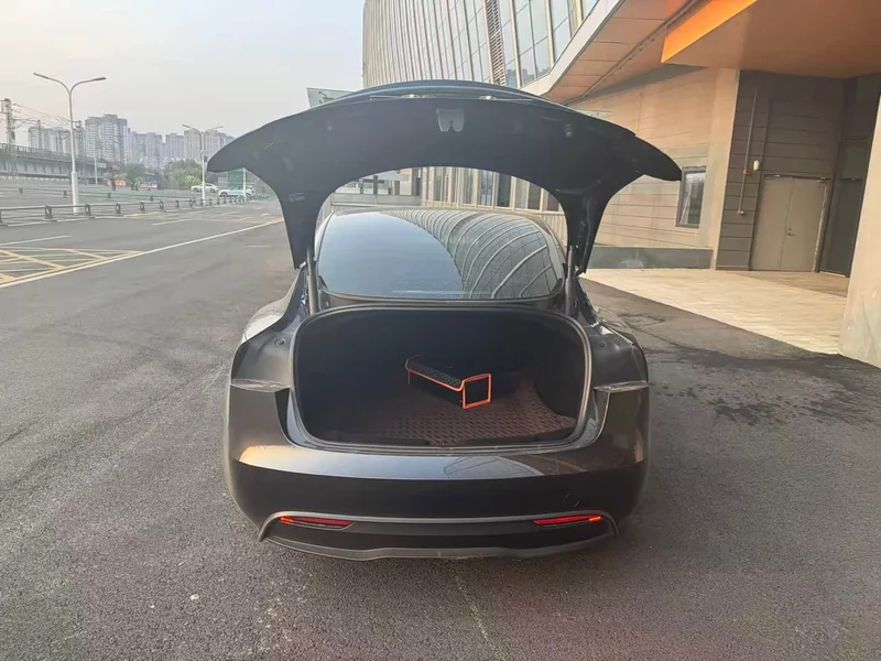 Tesla Model 3 — фото 9