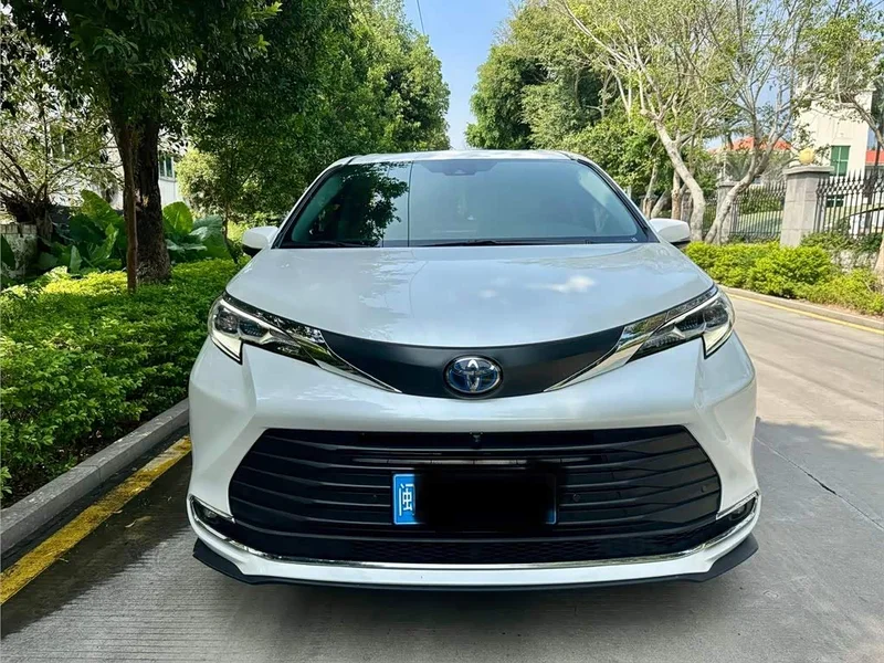Toyota Sienna — фото 2