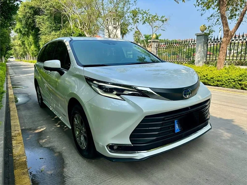 Toyota Sienna — фото 3