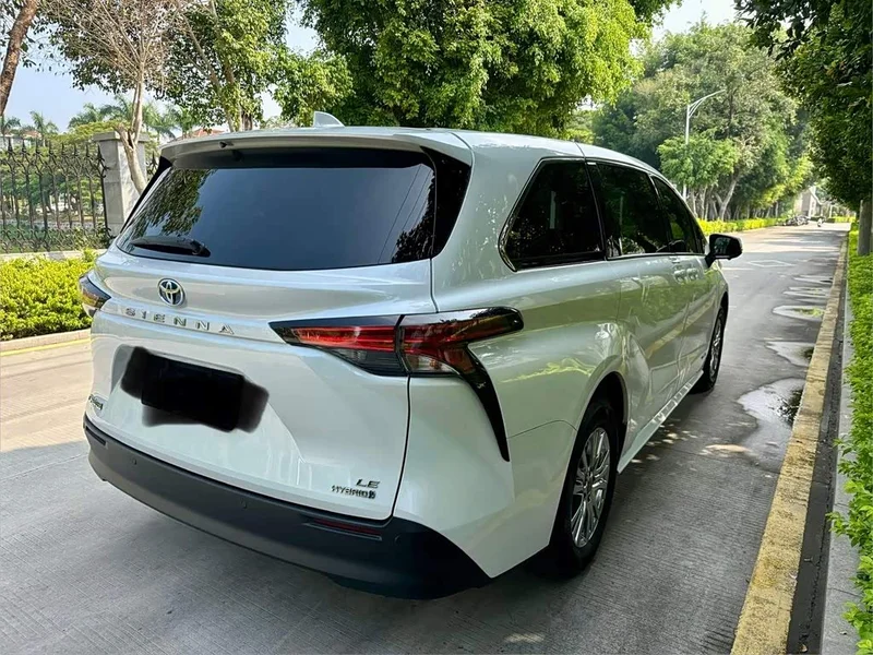 Toyota Sienna — фото 4
