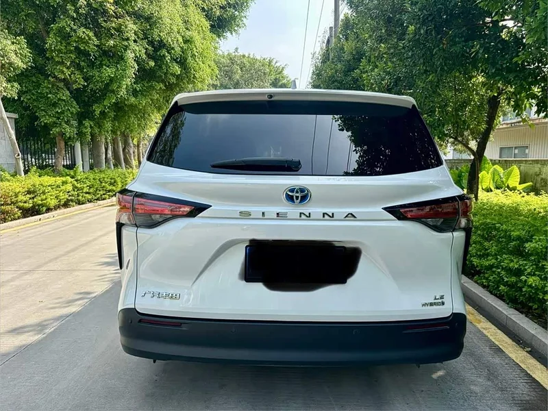Toyota Sienna — фото 5