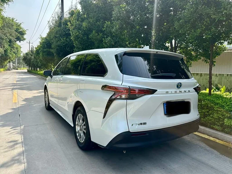 Toyota Sienna — фото 6