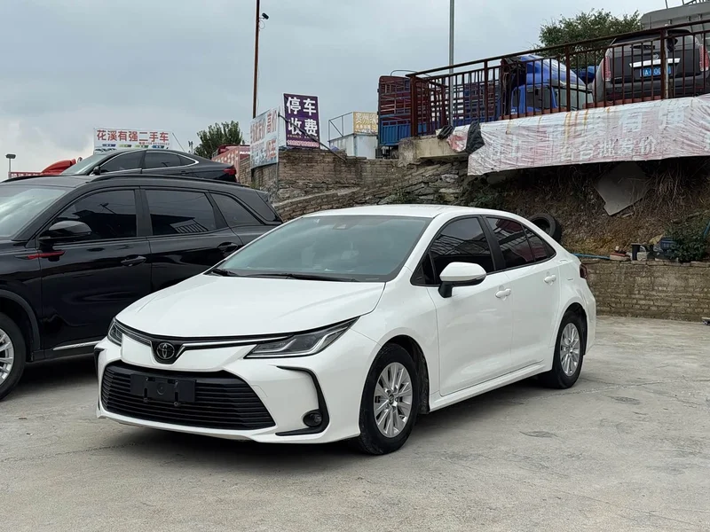 Toyota Corolla — фото 1
