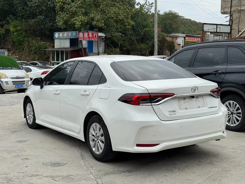 Toyota Corolla — фото 11