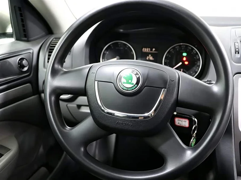 Volkswagen Octavia — фото 11