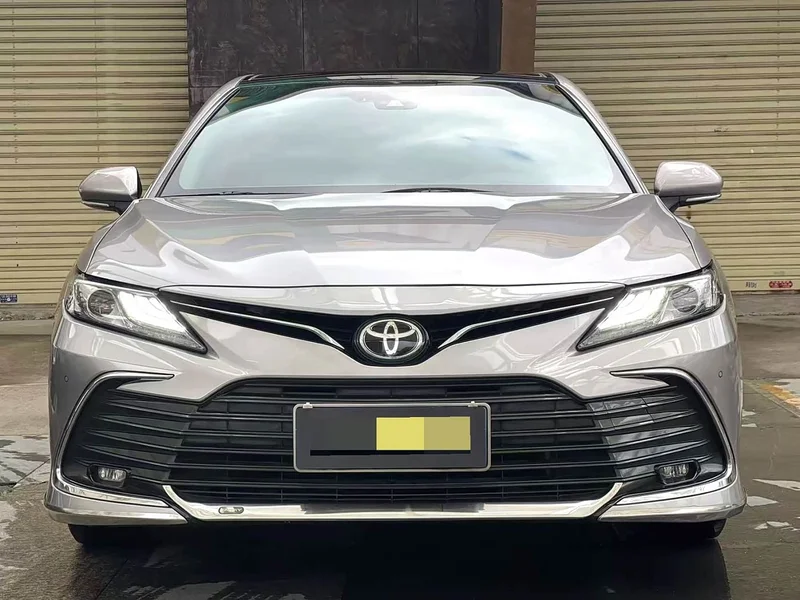 Toyota Camry — фото 1