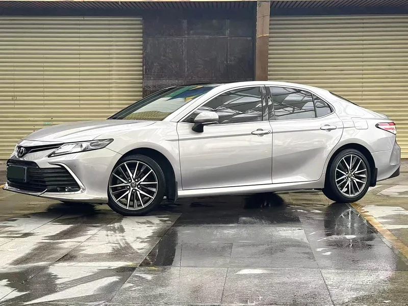 Toyota Camry — фото 2
