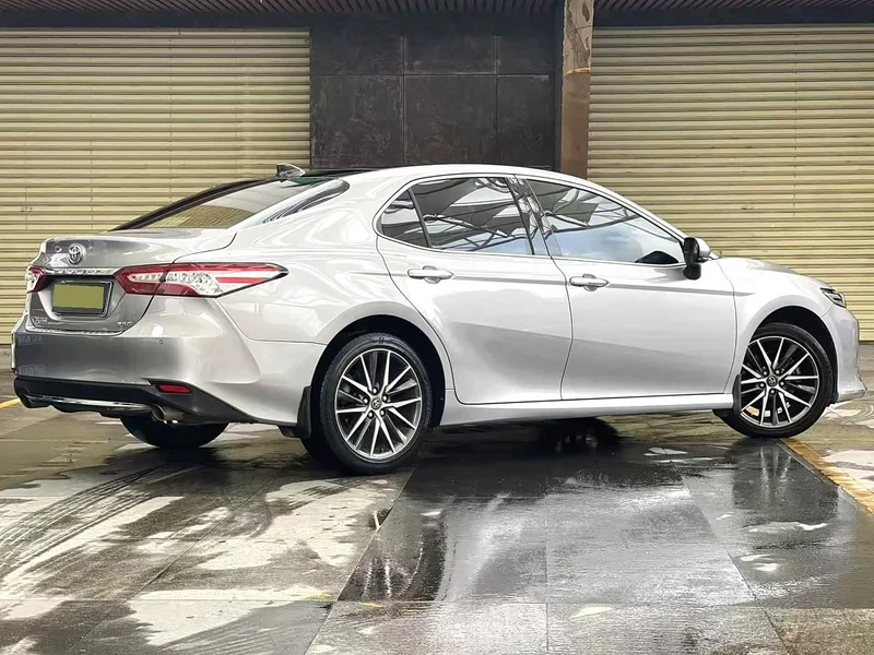 Toyota Camry — фото 8