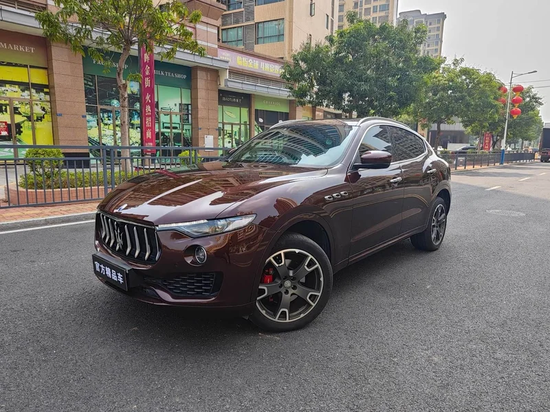 Maserati Levante — фото 1