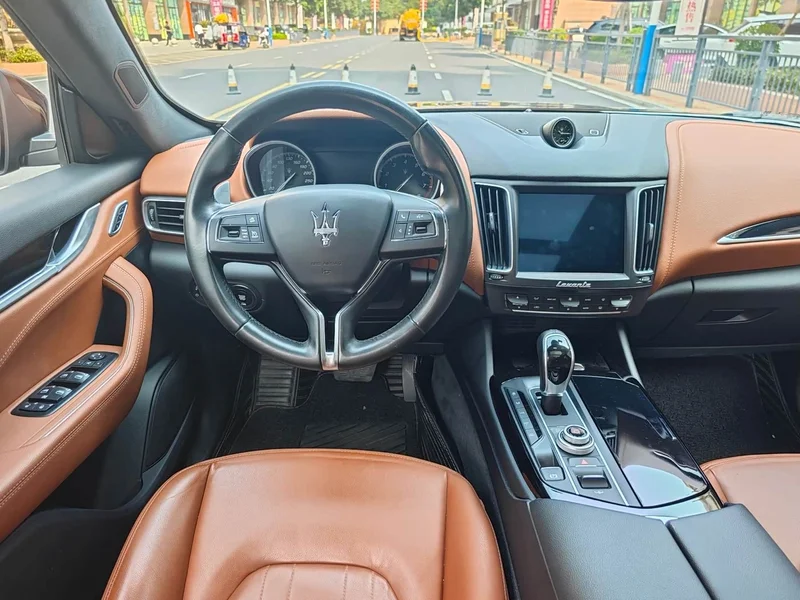 Maserati Levante — фото 14