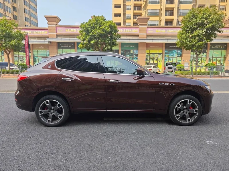 Maserati Levante — фото 8