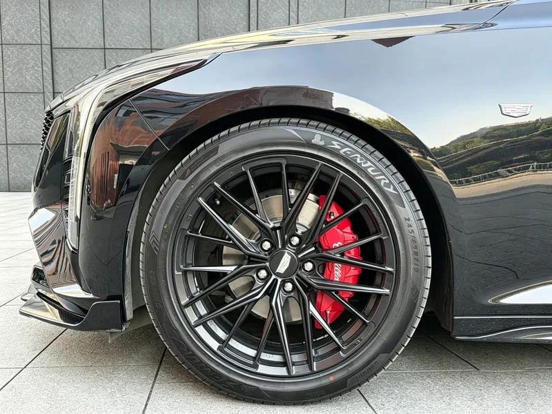 Cadillac CT5 — фото 15