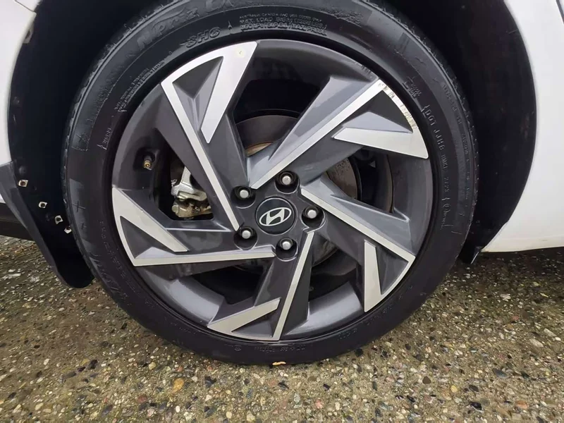 Hyundai Elantra — фото 12