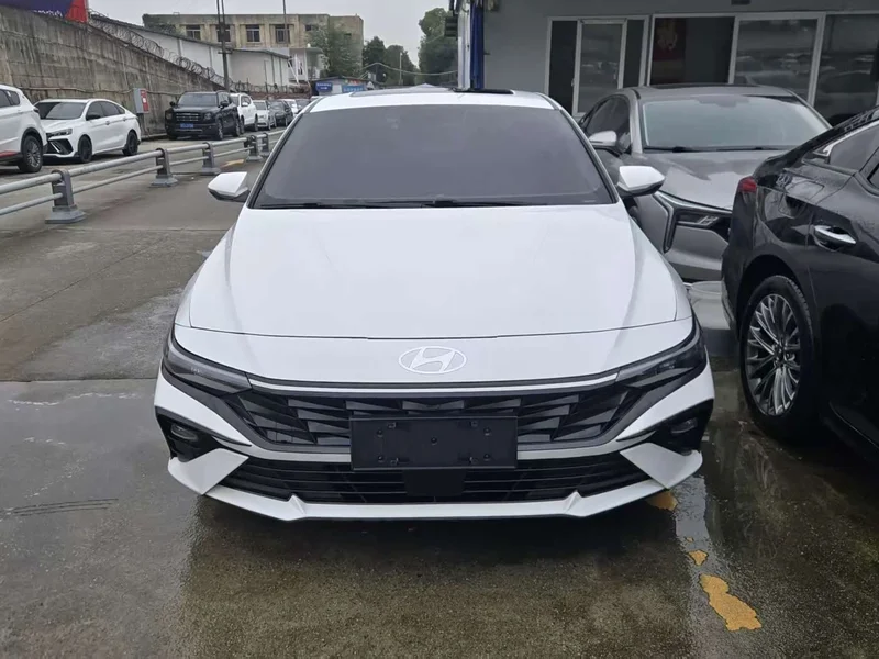Hyundai Elantra — фото 2