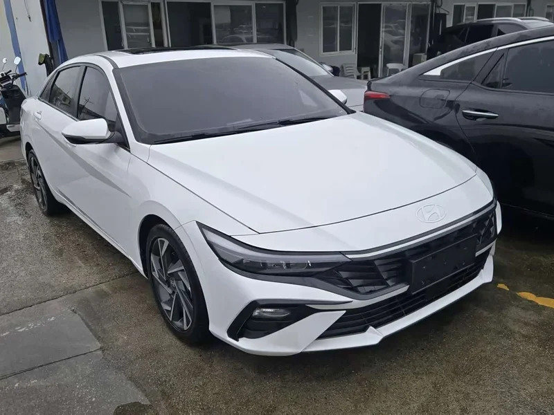Hyundai Elantra — фото 3