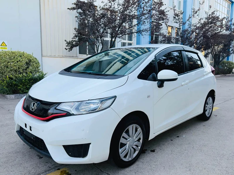 Honda Fit — фото 1