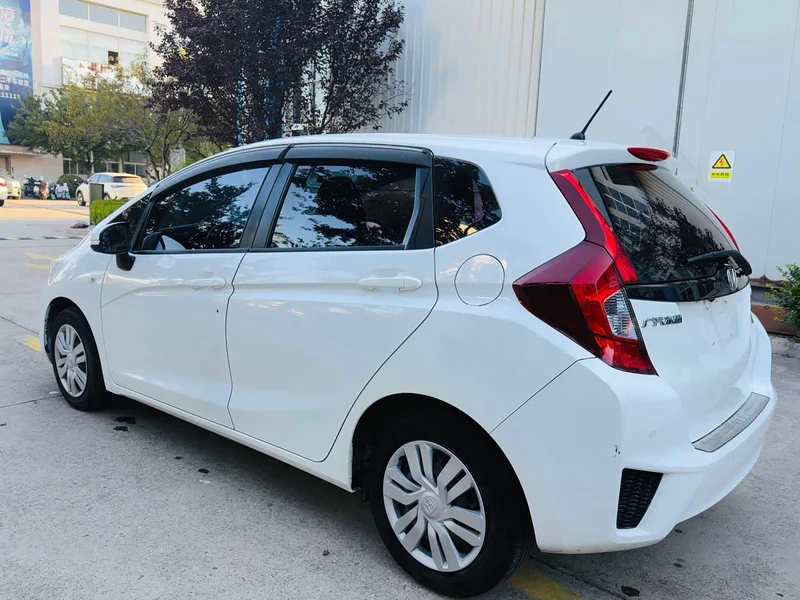 Honda Fit — фото 7