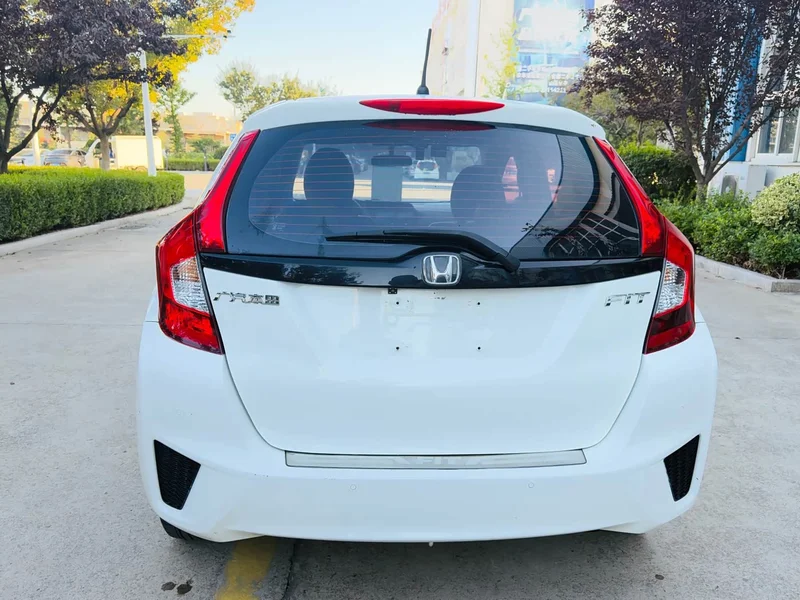 Honda Fit — фото 8
