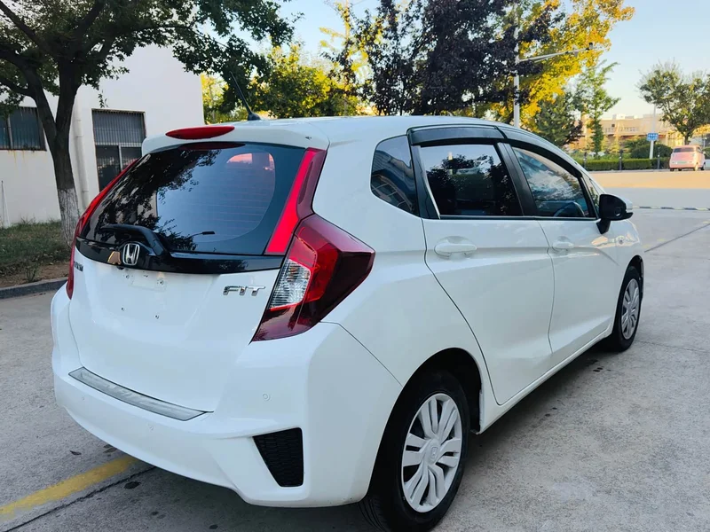Honda Fit — фото 9