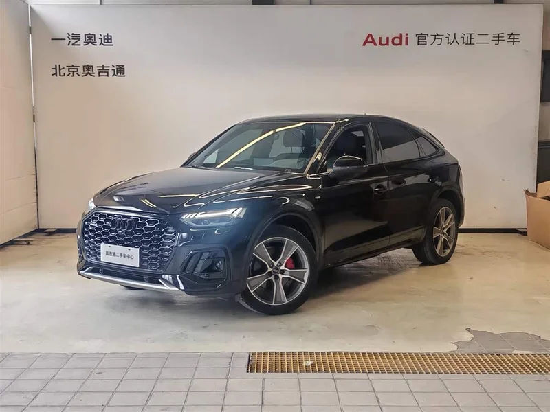 Audi Q5L Sportback — фото 1