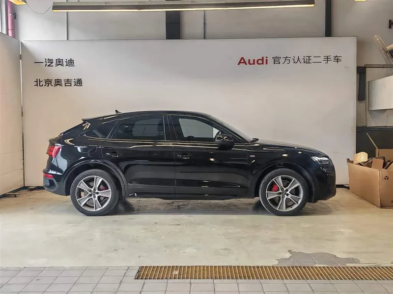 Audi Q5L Sportback — фото 4